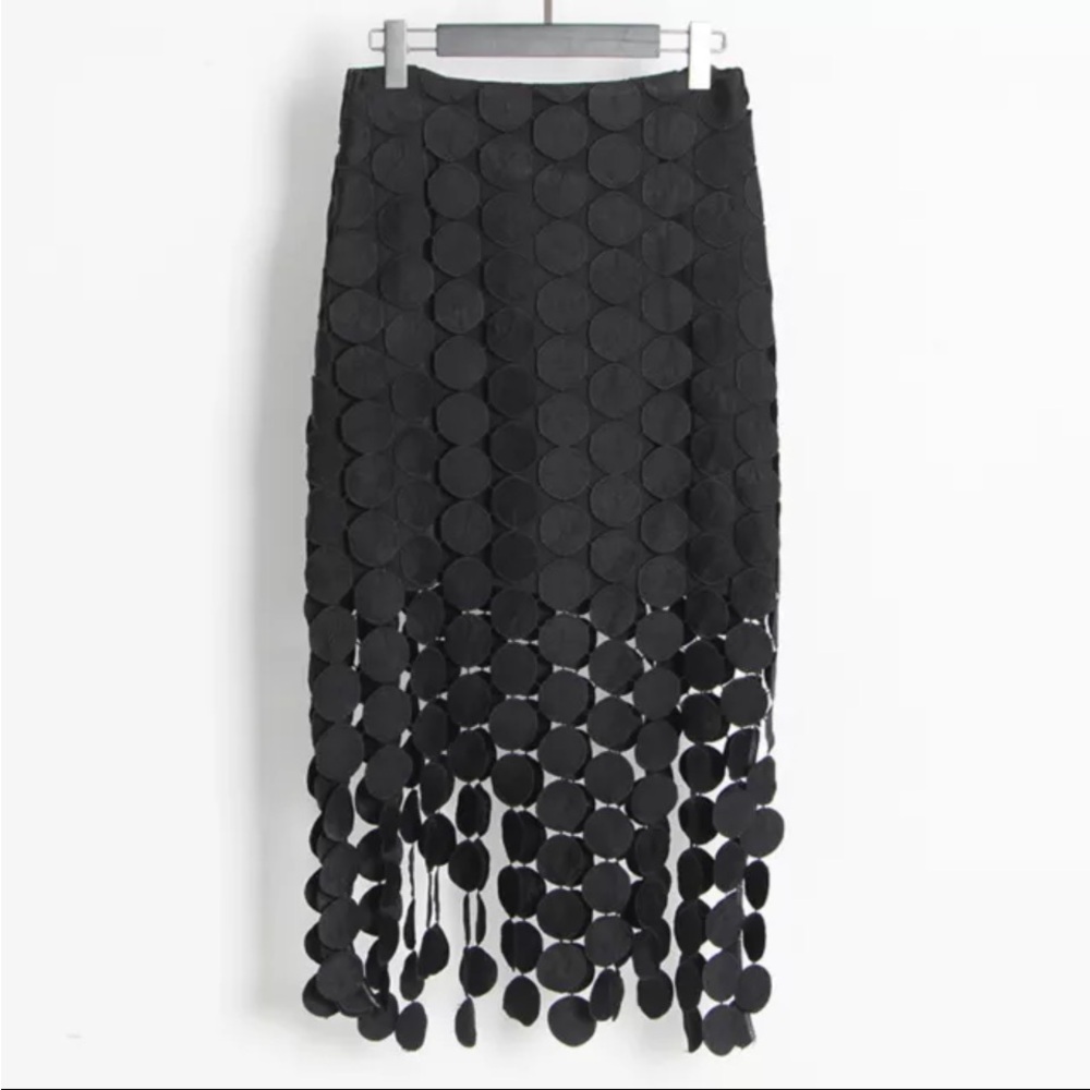 Twotwinstyle size 10 black hollowed out fringe skirt black disc like fringe - Picture 4 of 12